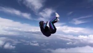 Skydiving@HAWAII　first time freefly 初めてのフリーフライ。落ちてるようにしか見えない。